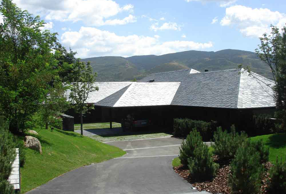 HOUSING AT THE CERDAÑA GOLF