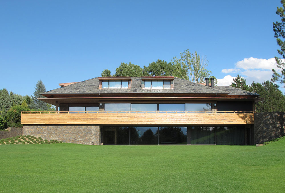 HOUSING AT THE CERDAÑA GOLF