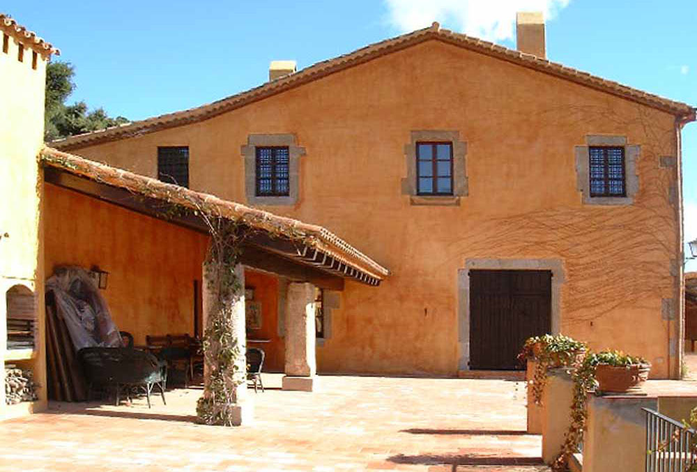 REHABILITATION FARMHOUSE IN LLAVANERES