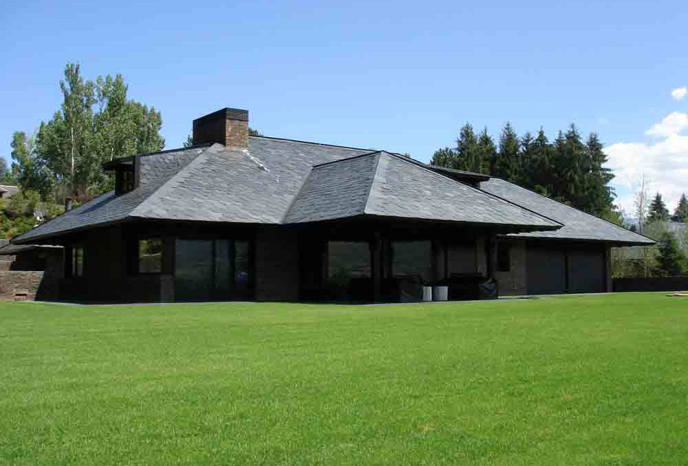 HOUSING AT THE GOLF OF CERNAÑA